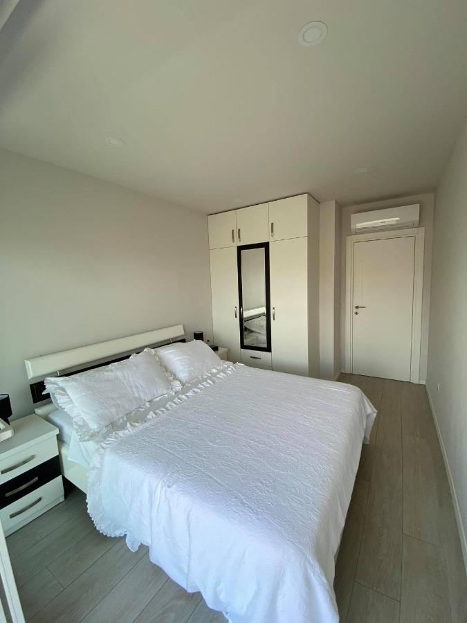 Lux Apartment Sea View Макарска Екстериор снимка